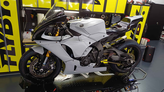 YAMAHA R1 2025 TO 2026 GYTR RACING FAIRINGS TEMPLATE WITH OEM FUELTANK AND WINGS
